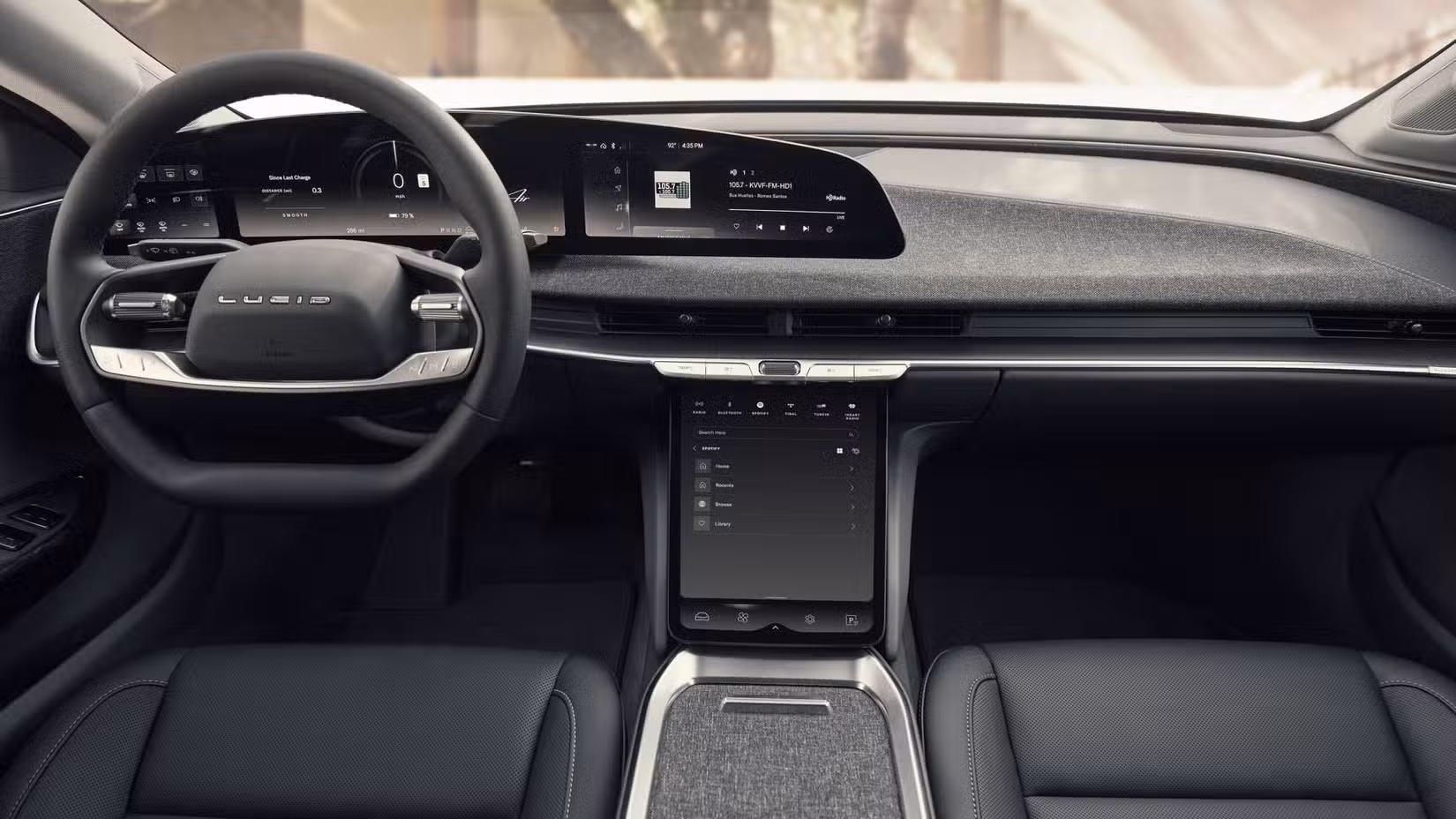 The massive cockpit display of the Lucid Air Pure RWD