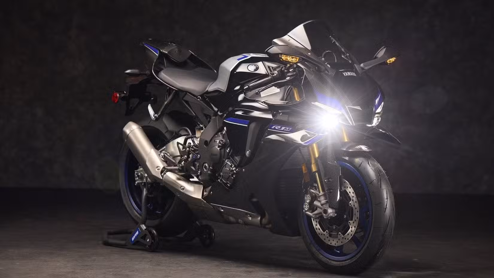 A studio image of the 2025 Yamaha YZF-R1M