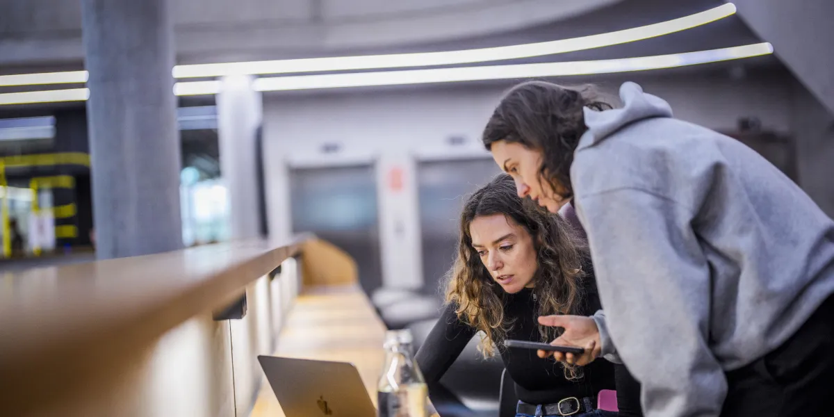 LinkedIn is piloting a school to educate workers exactly how to become their very own managers– no degree required