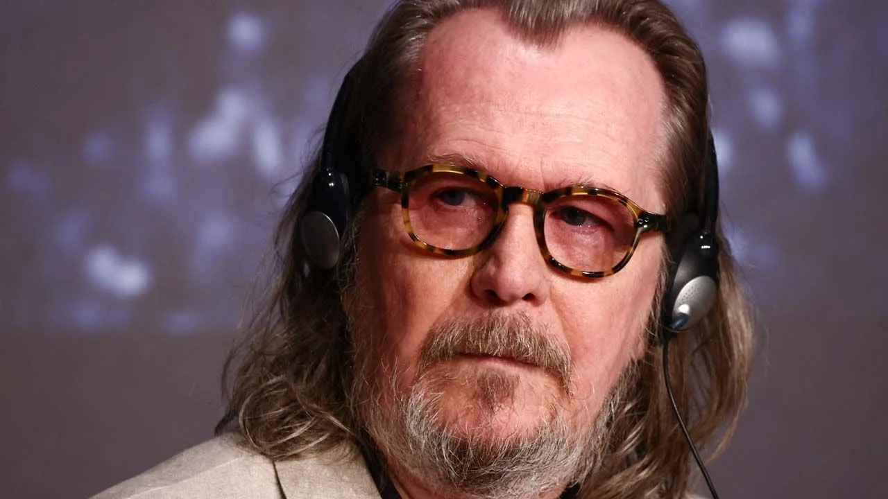 “Est-ce que je le referais aujourd’hui ? Non !” : ce rôle gênant que Gary Oldman a accepté pour payer ses factures – Actus Ciné