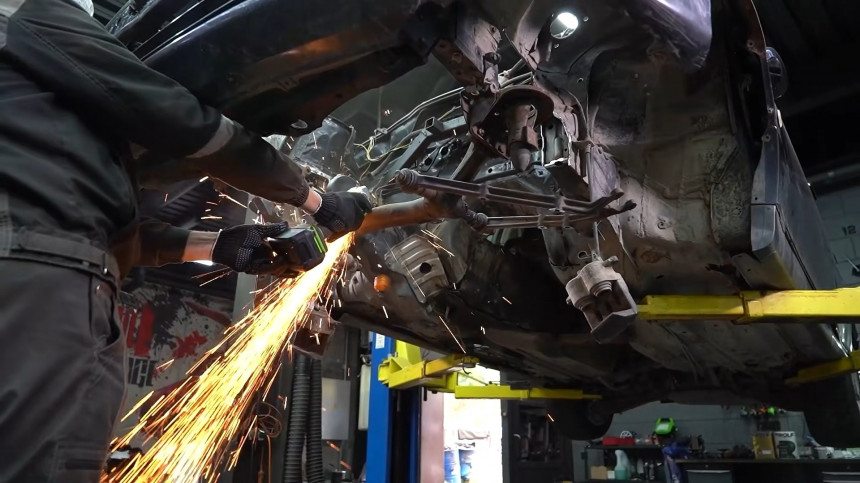 Four combustion engines in a car