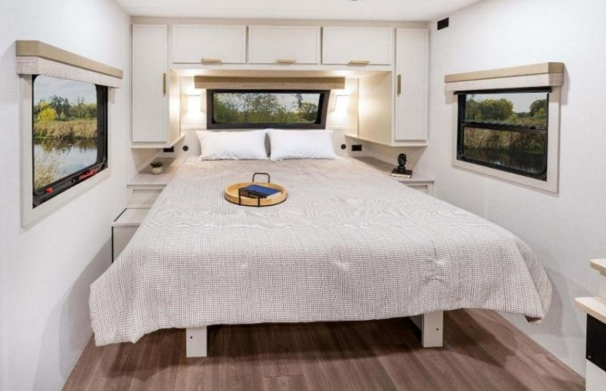 2027 Venture RV Stratus 231VRK travel trailer