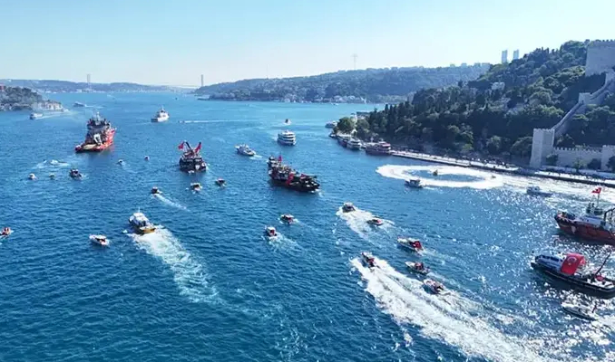 15 Temmuz şehitleri anısına İstanbul Boğazı’ndan 253 tekne geçti