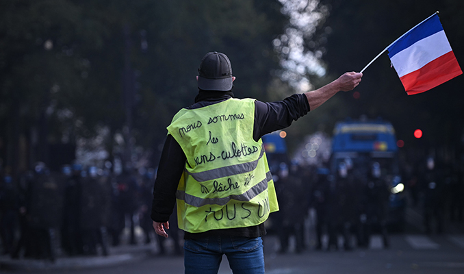 Fransa'da Sarı Yelekliler alarmı