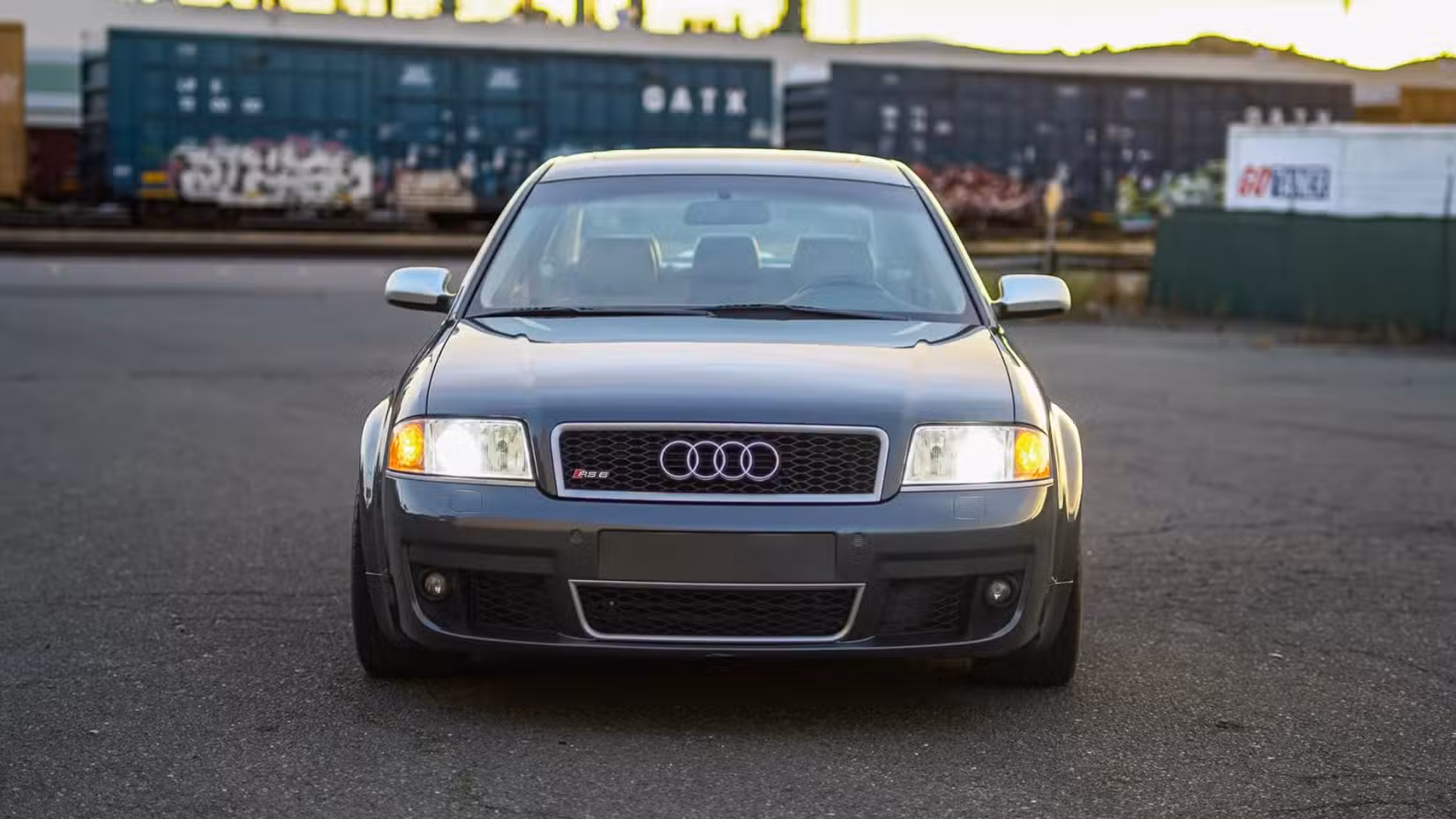 The front-end view of a grey 2003 Audi RS6 Sedan parked