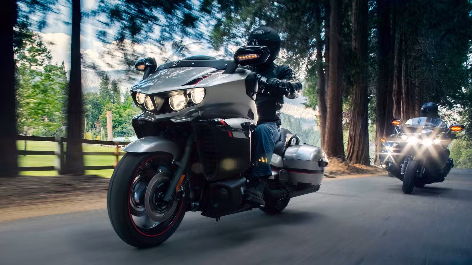 2018 Yamaha Star Eluder front three quarter action shot