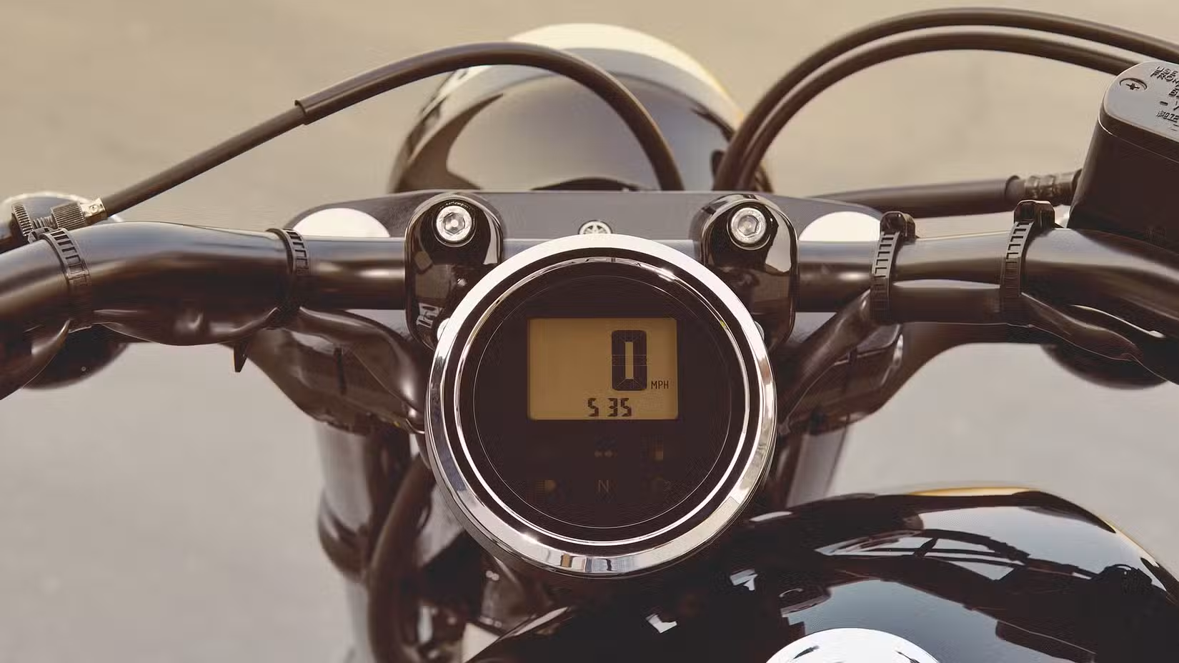 2020 Yamaha Bolt R-Spec instrument cluster detail shot
