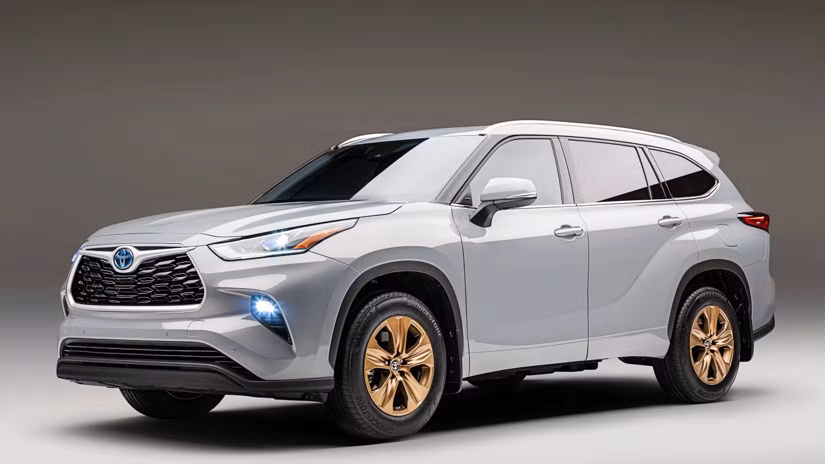 A gray 2022 Toyota Highlander Hybrid SUV is parked. 