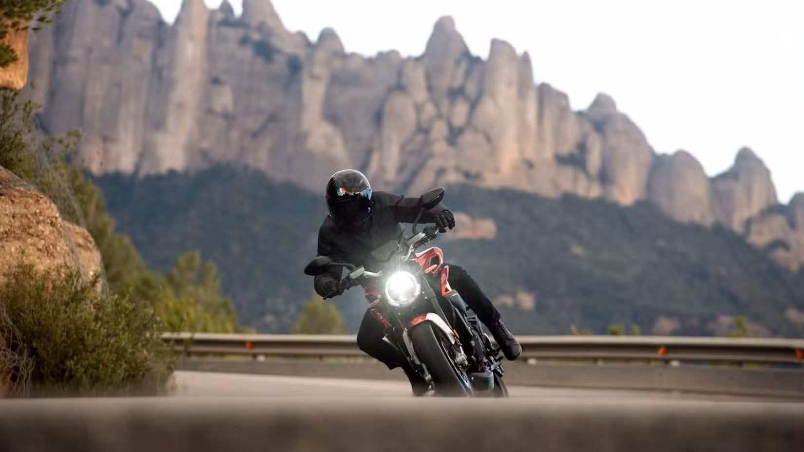 2023 MV Agusta Brutale 800 RR Cornering