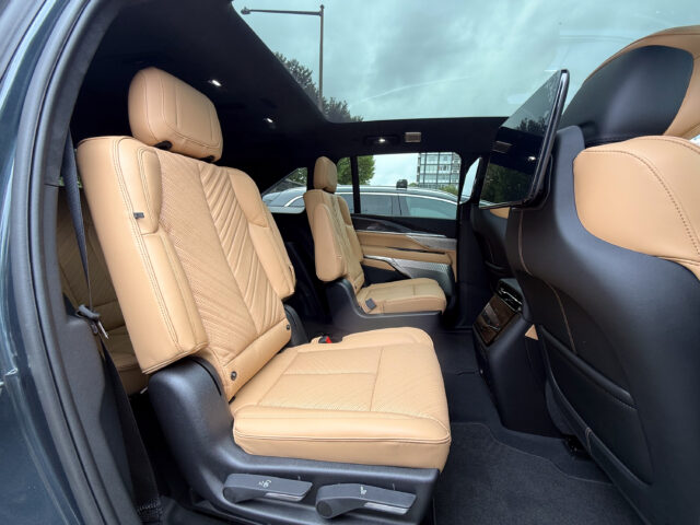 Cadillac Escalade IQ middle row