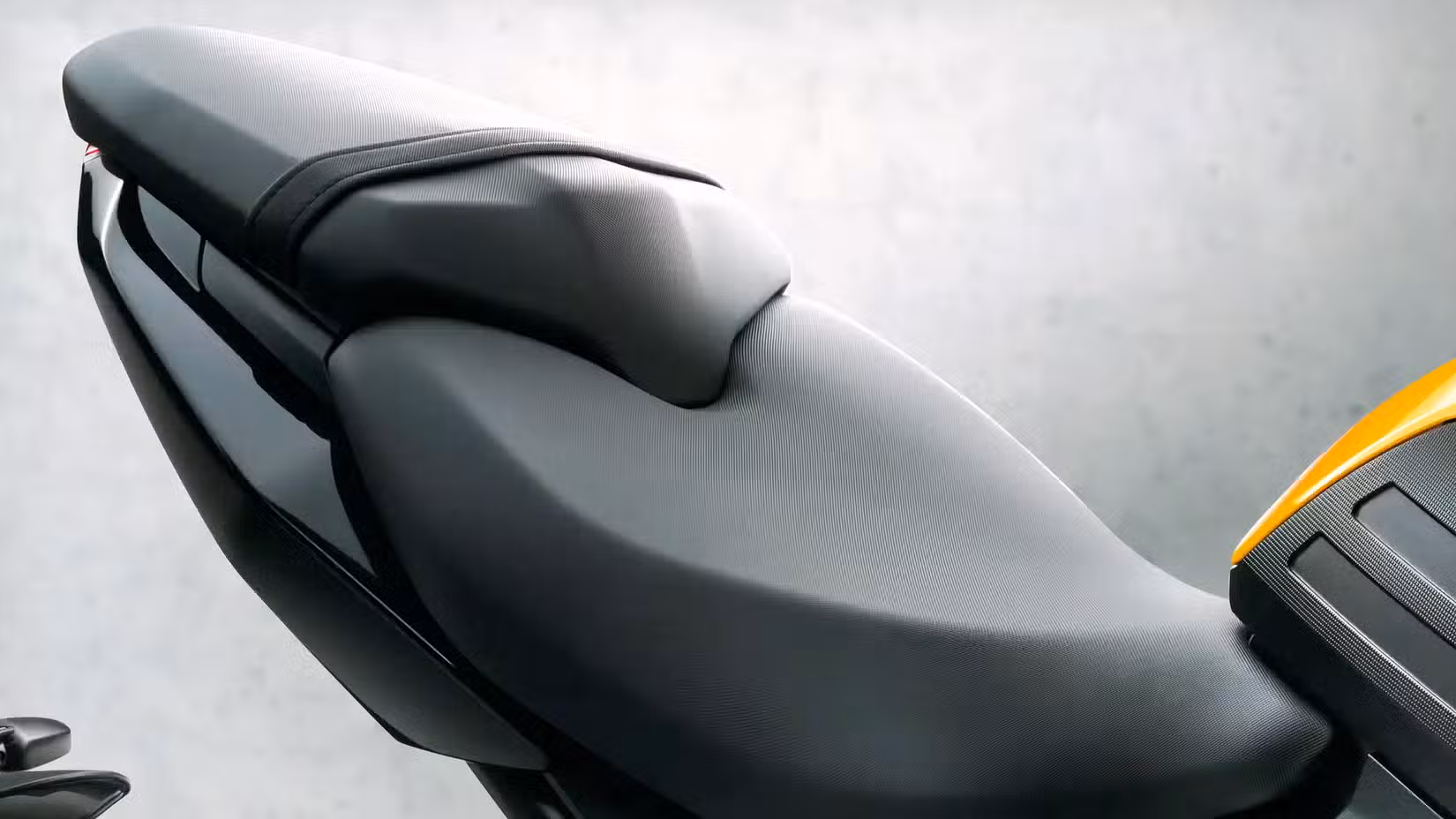 2026 Triumph Trident 660  two-piece saddle assembly
