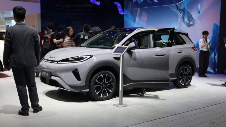 China proposes tighter vehicle design rules, reiterates concealed-handle ban and targets foldable screens