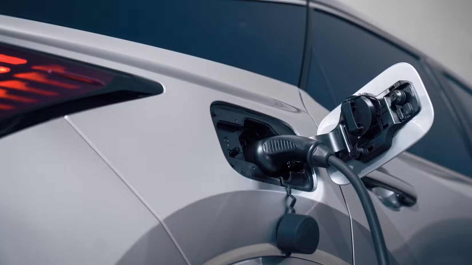 2027 Lexus RX 450h charging port