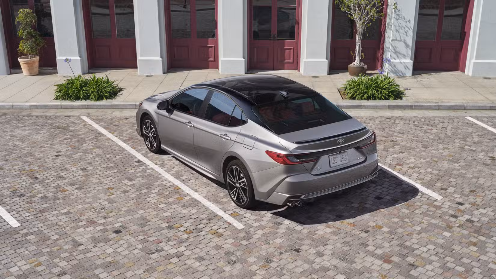 2027-toyota-camry-xse-005
