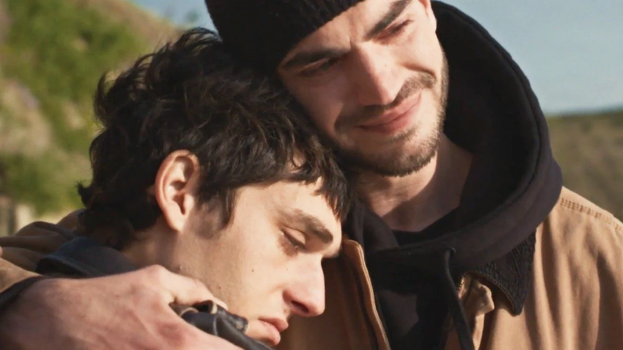 On aboie en silence : saviez-vous que le film de France 2 est adapté d’un livre de Gringe ? – Actus Ciné