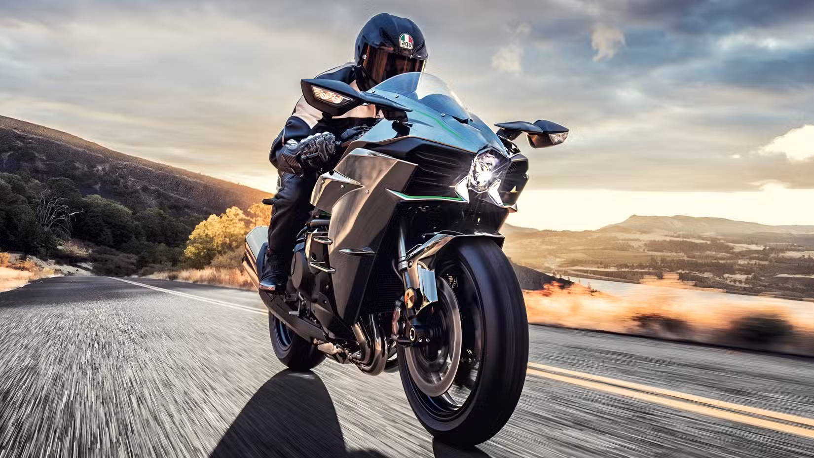 2026 Kawasaki Ninja H2 accelerating hard on the highway