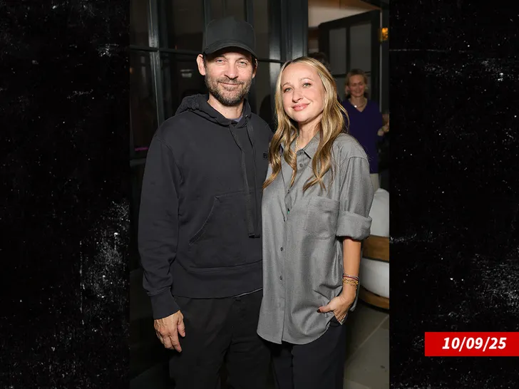 Tobey Maguire and Jennifer Myer getty 1