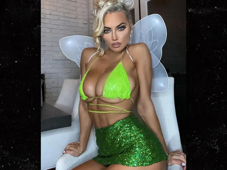 1005-Sexy-Stars-In-Disney-Costumes-Sub1