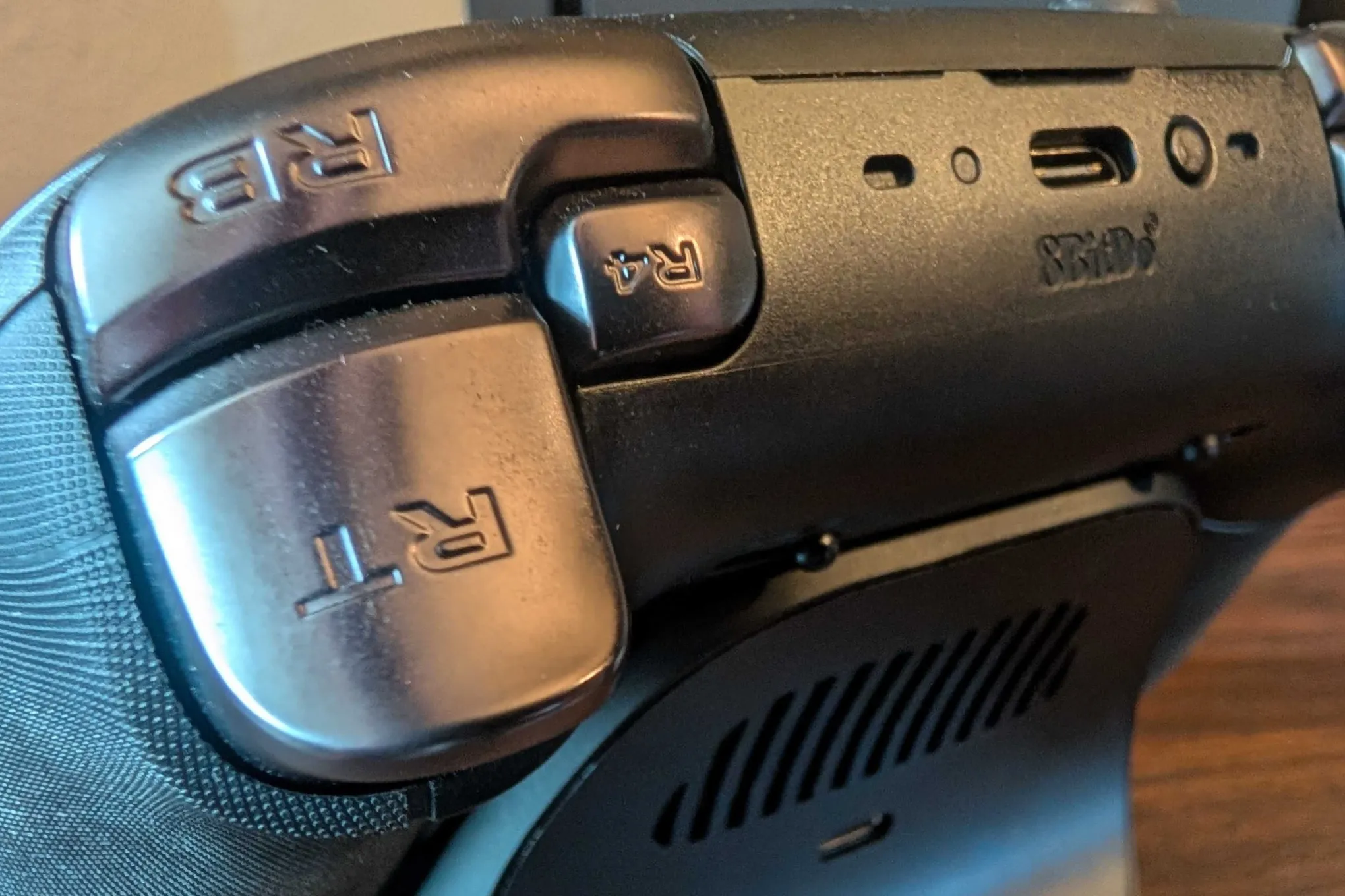 With three shoulder buttons, one of which has an adjustable stop, you have plenty of options.