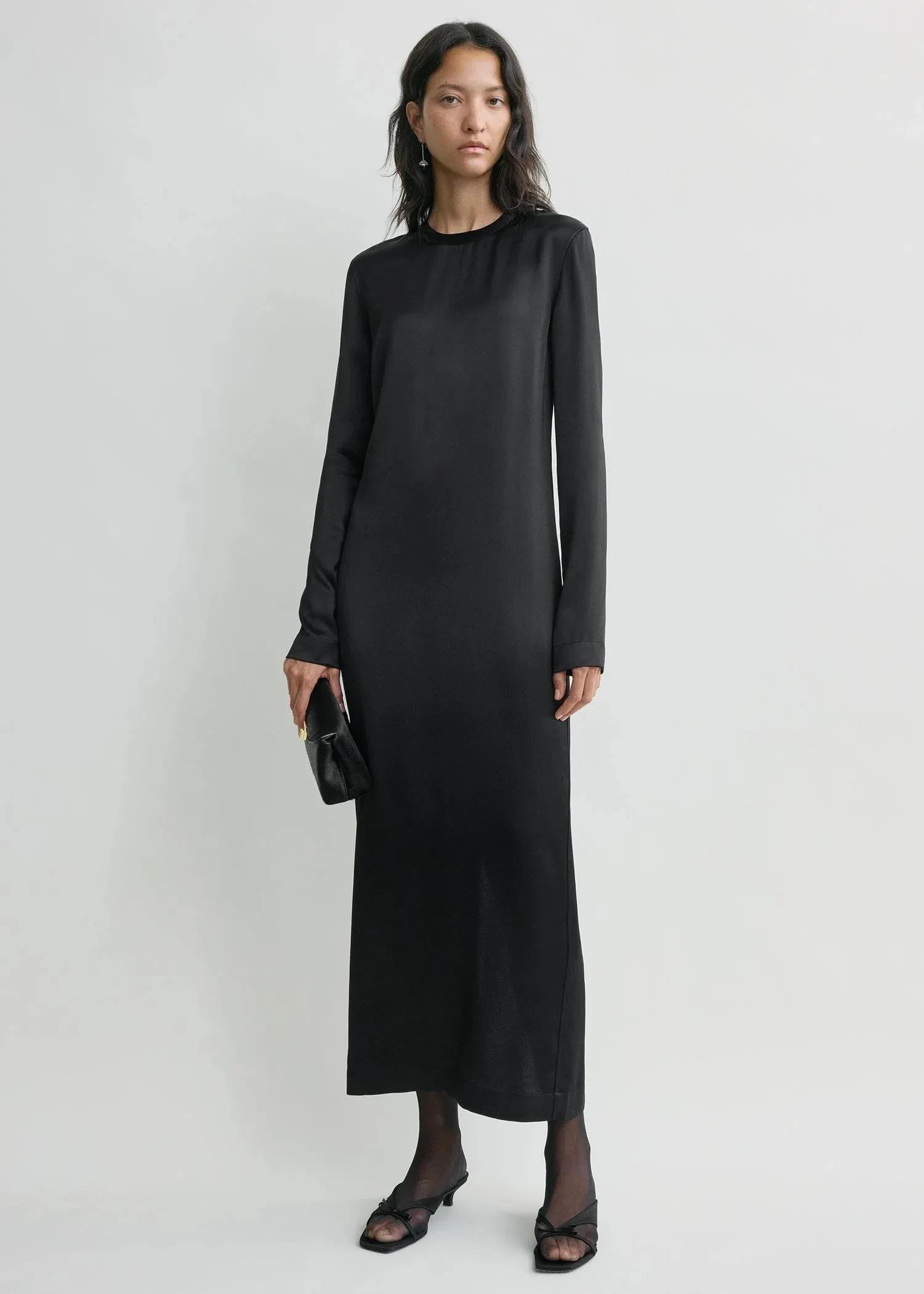 Image may contain Mia Doi Todd Clothing Long Sleeve Sleeve Coat Adult Person Dress and Fashion