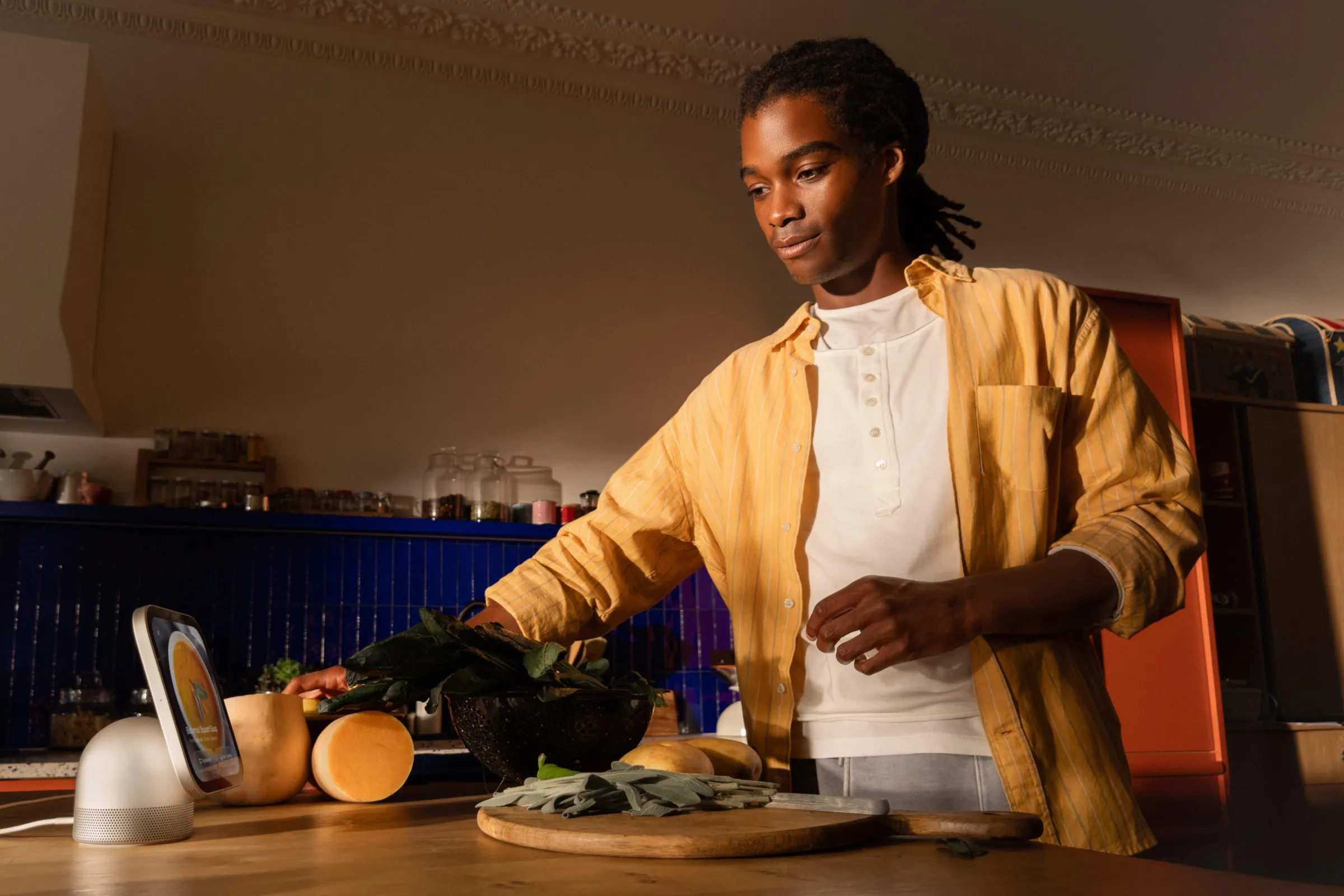 Apple pitches the HomeView as a hands-free cooking assistant.