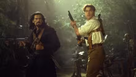 Brendan Fraser and Oded Fehr, armed and alarmed together, in The Mummy