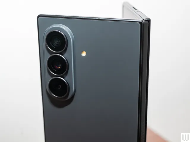 Image may contain: Electronics, Speaker, and Camera