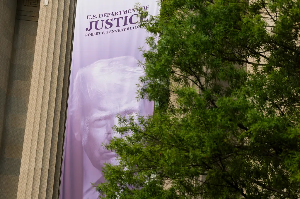 DOJ Antitrust Probe Of TV Press Pool Boycott May Not Get Far: Experts