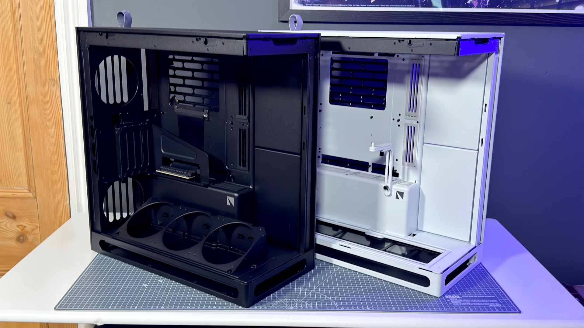The Havn HS 360 PC case in black and white on a desk.