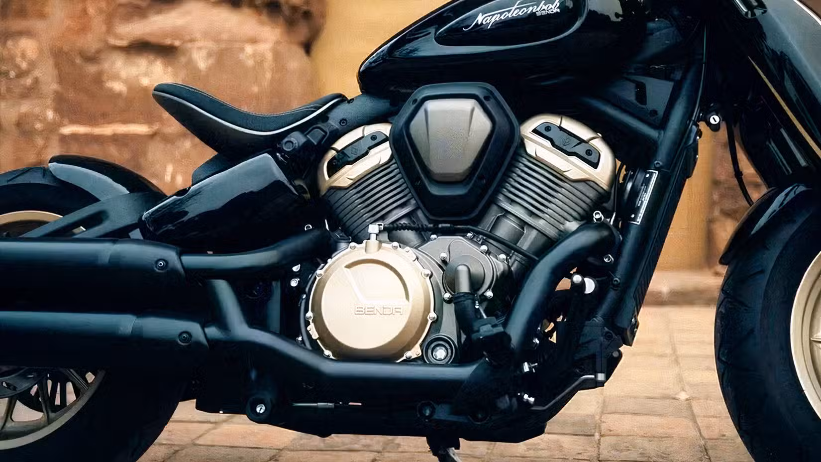 Close-up shot of the Benda Napoleonbob 500's engine
