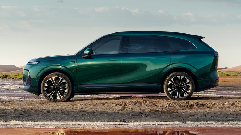A side profile shot of the Xpeng G9L