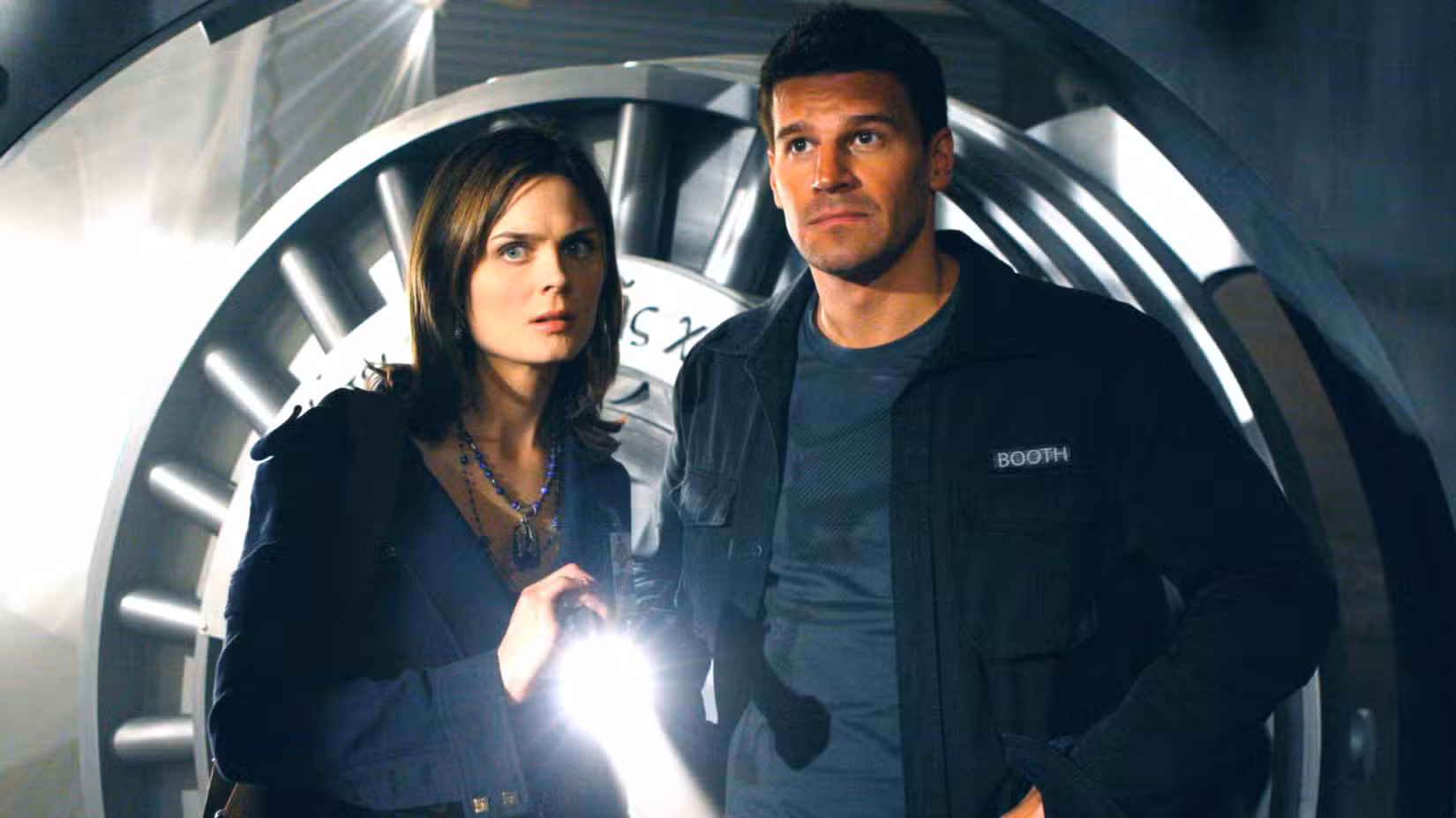 Bones-Emily-Deschanel-David-Boreanaz-1 (1)