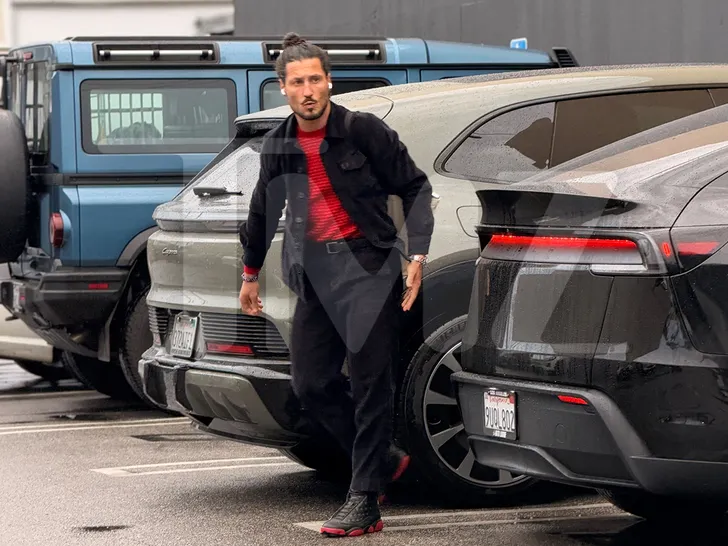 Valentin Chmerkovskiy tmz 1