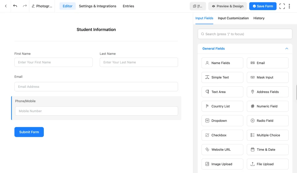 Course registration form with Student Information fields added in the Fluent Forms editor