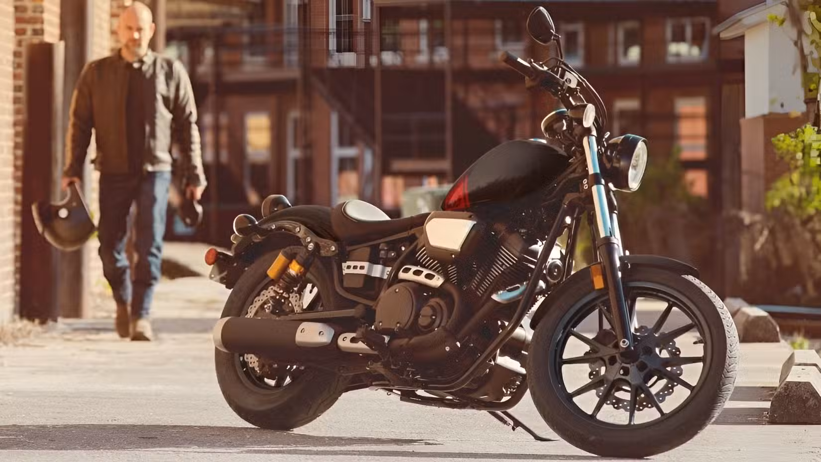 Yamaha Bolt R-Spec static front third quarter shot