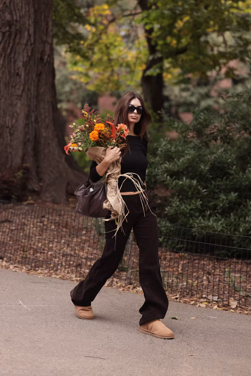 Emily Ratajkowski wears corduroy pants. 