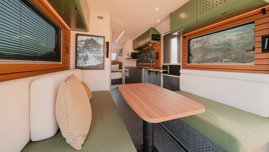 The Evotrex\-PG5, the first travel trailer in the world capable of generating its own power The Evotrex\-PG5, the first travel trailer in the world capable of generating its own power