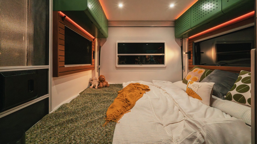 The Evotrex\-PG5, the first travel trailer in the world capable of generating its own power The Evotrex\-PG5, the first travel trailer in the world capable of generating its own power