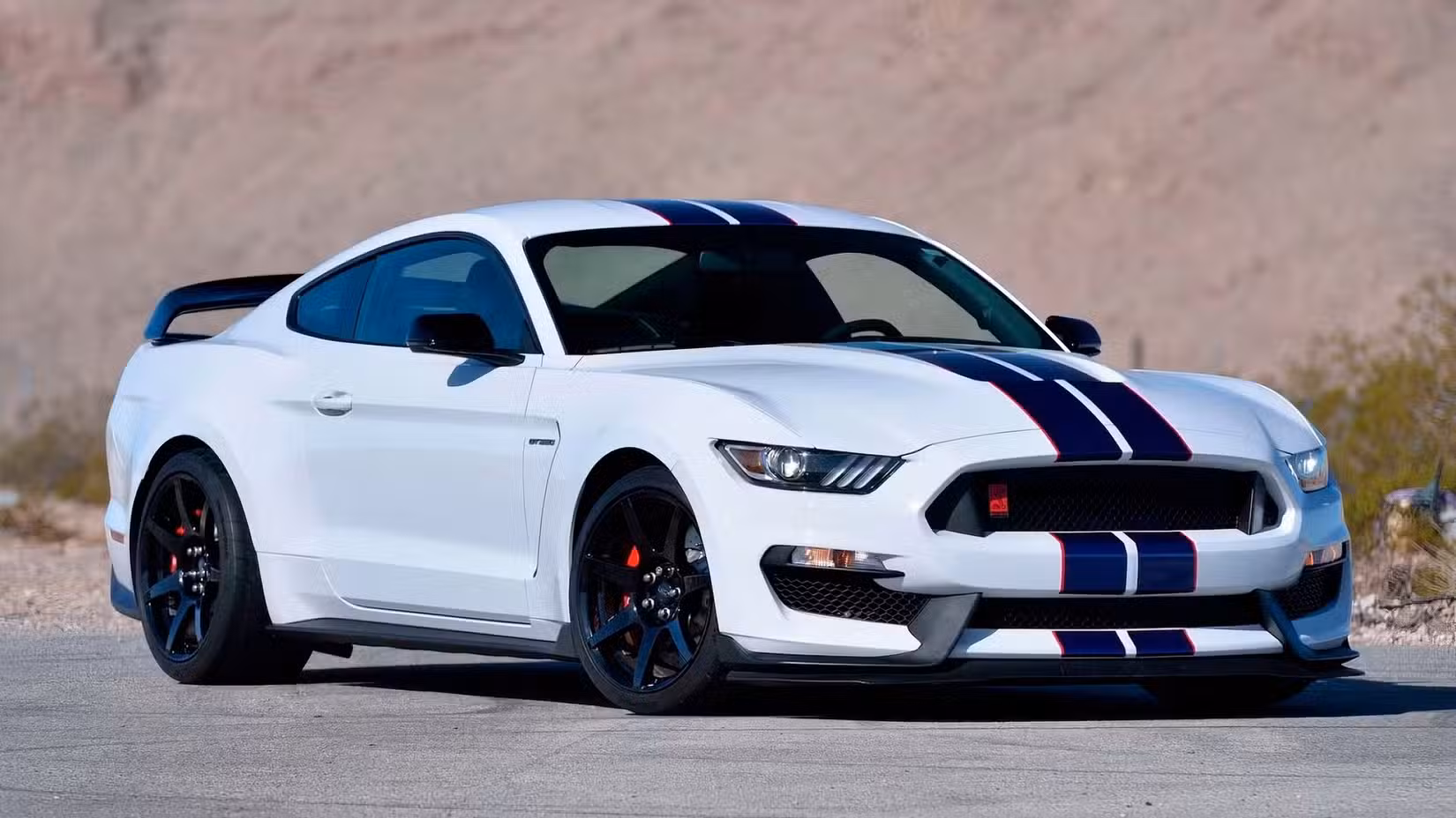 Front and side view of a Ford Shelby Mustang GT350R