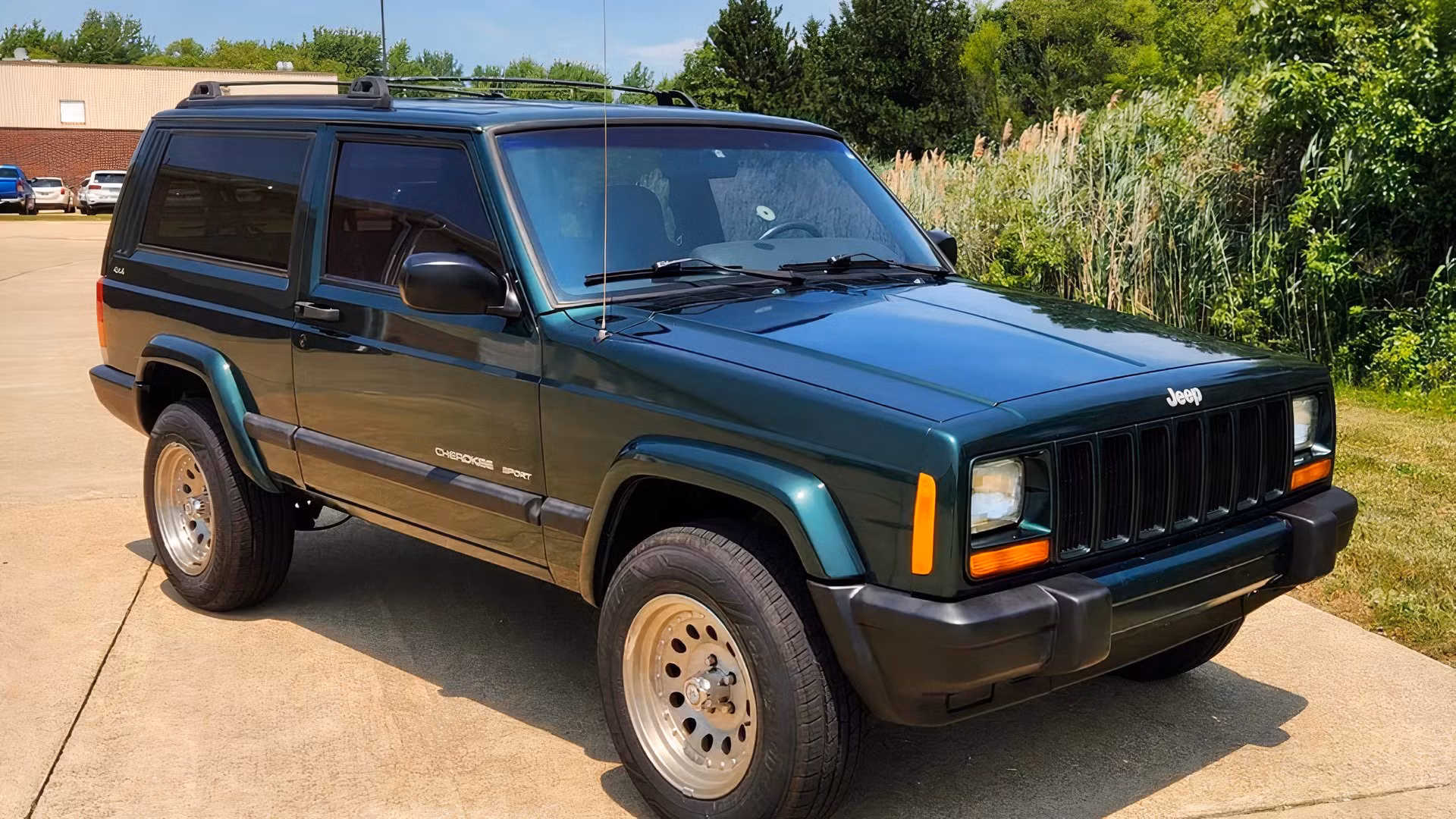 1996 Jeep Cherokee Sport (XJ) front 3/4