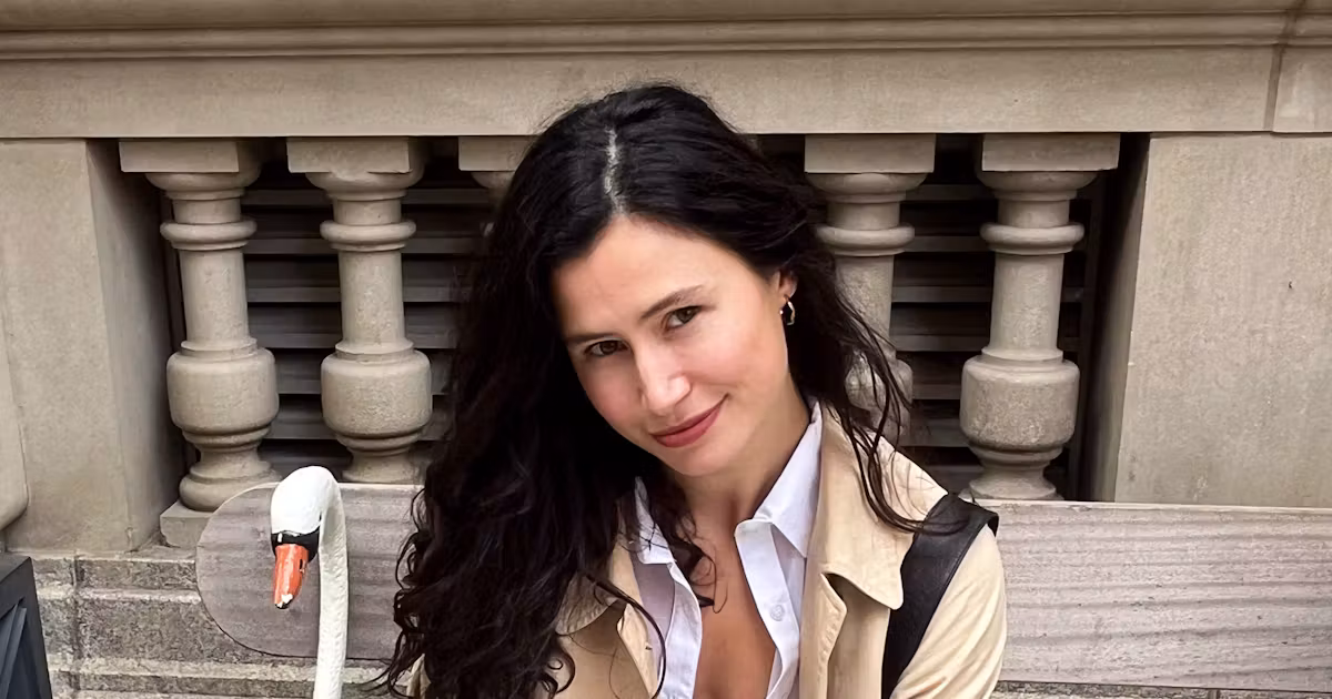 Steak Tartare & Dating Woes With Delaney Rowe