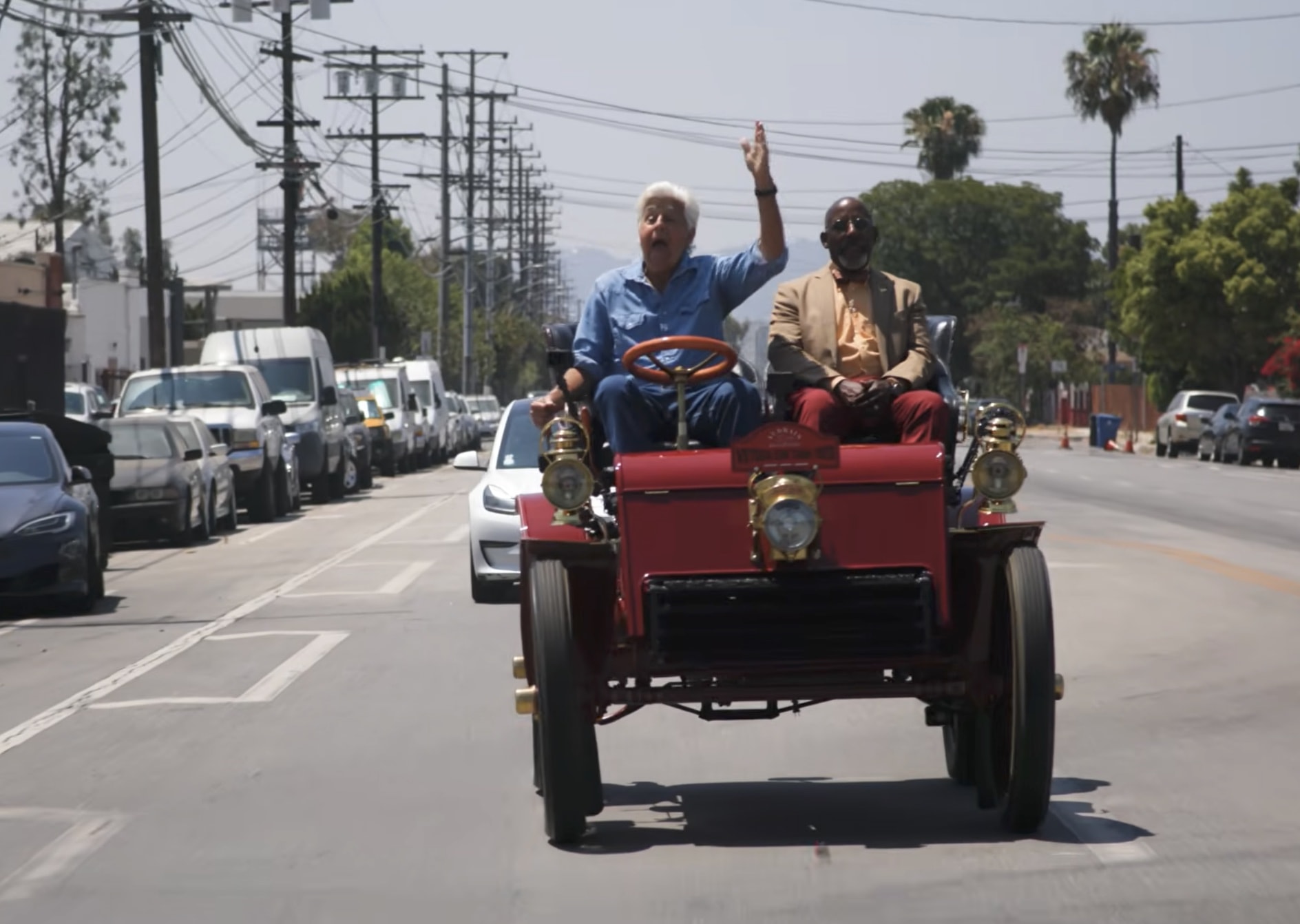 Jay Leno Drives a Smoking, Shaking 1902 Packard, Proves 12 Horses Are Good Enough for LA