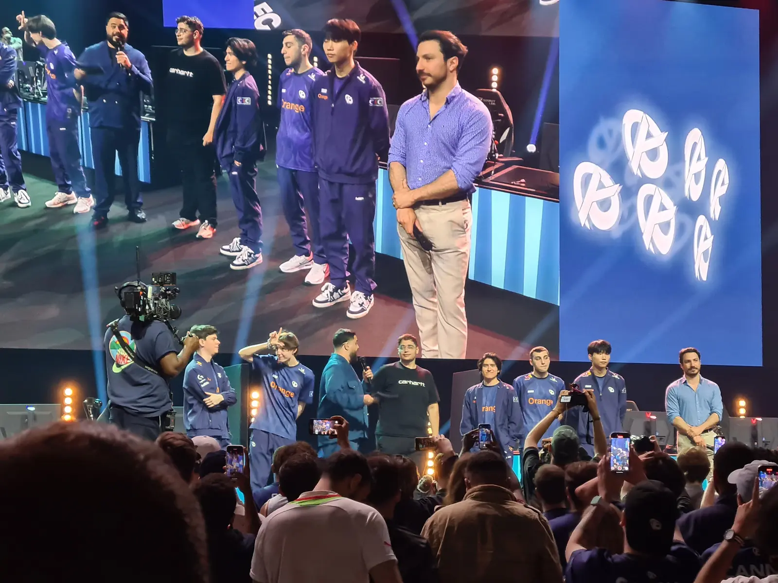 Members of the Karmine Corp League of Legends team standing on stage during a LEC event.