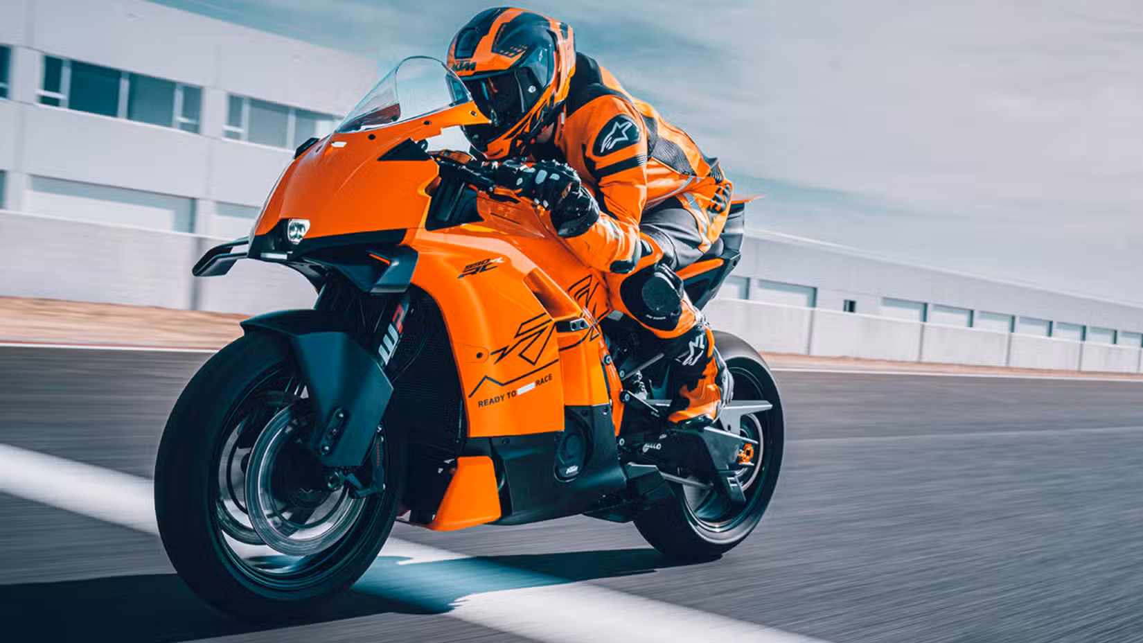 KTM 990 RC R riding on the circuit
