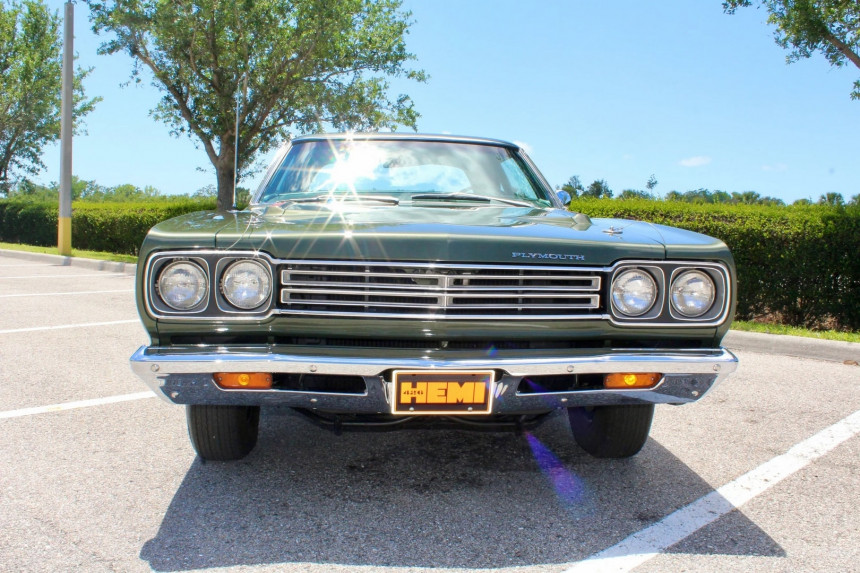 1969 Plynmouth Road Runner Hemi 4\-speed