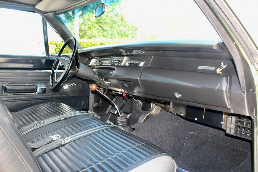 1969 Plynmouth Road Runner Hemi 4\-speed