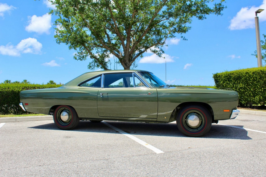 1969 Plynmouth Road Runner Hemi 4\-speed