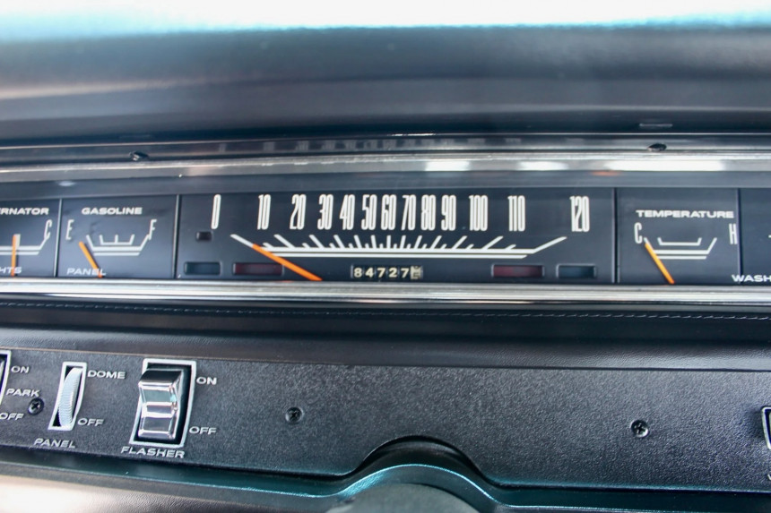 1969 Plynmouth Road Runner Hemi 4\-speed