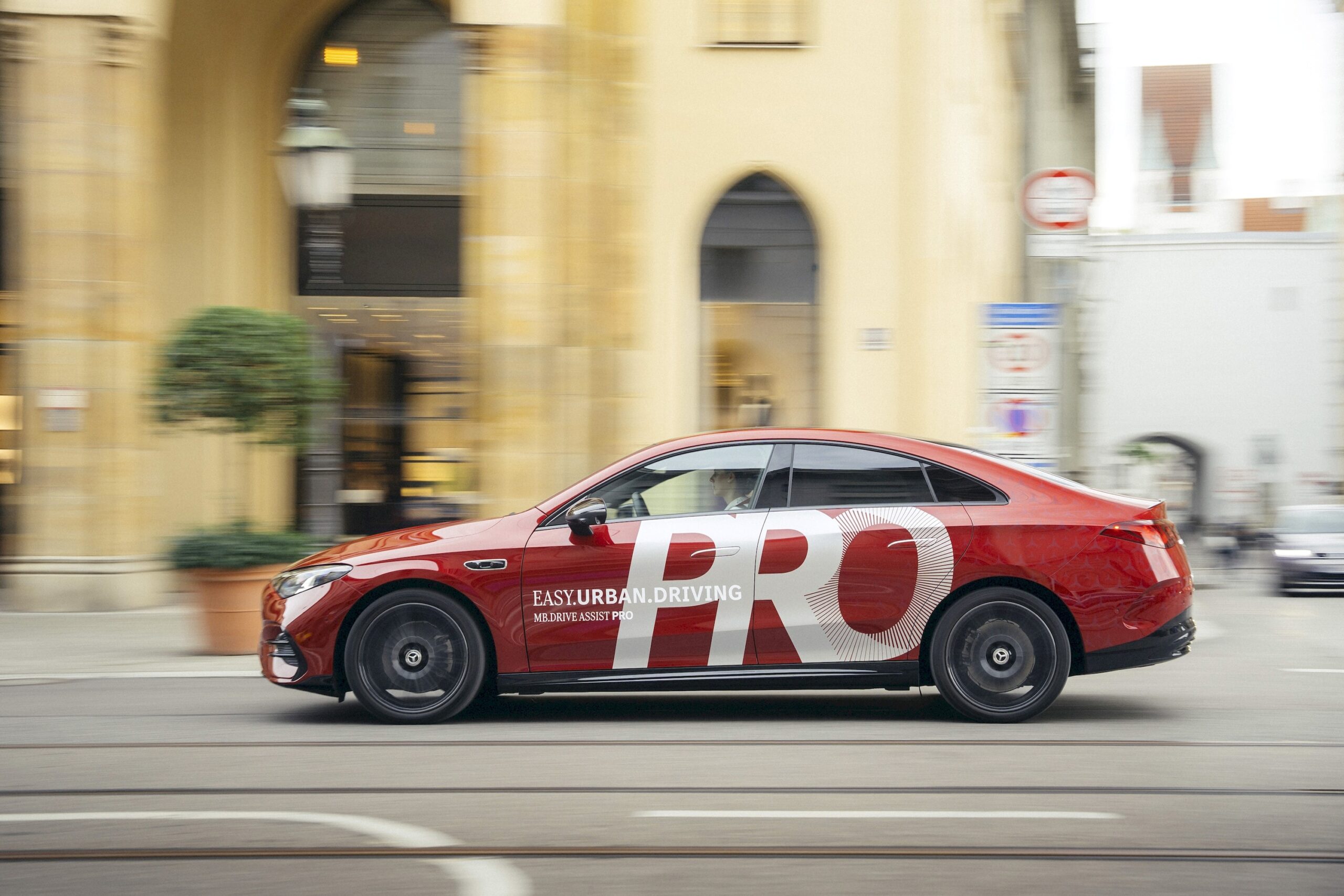 Mercedes-Benz Promises To Be First To Offer Point-to-Point Driving in Germany, Beating Tesla