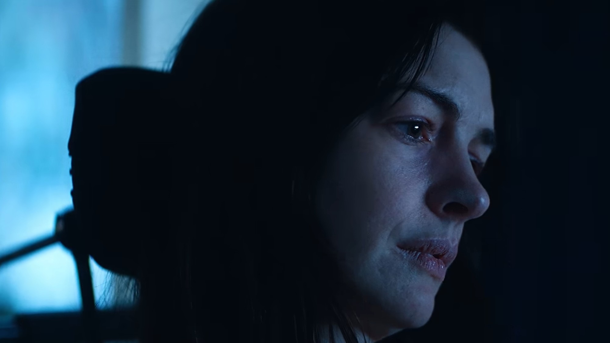 Anne Hathaway in a wheelchair in Verity.